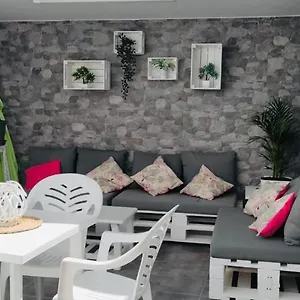 https://apartamento-yale-tias.in-canary-islands.com